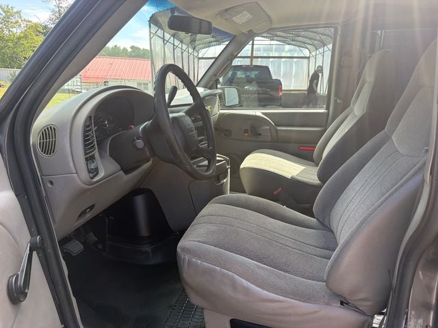 2005 GMC Safari Base