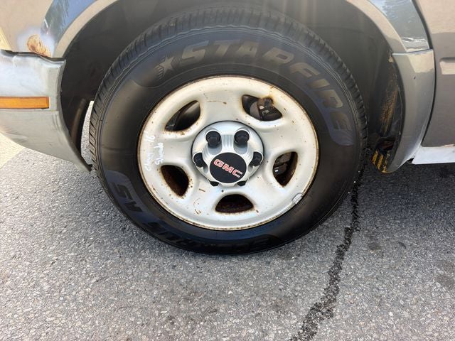 2005 GMC Safari Base