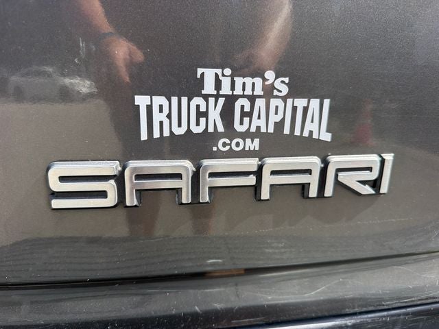 2005 GMC Safari Base