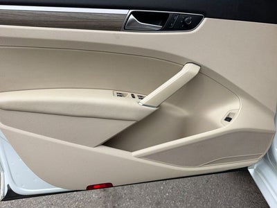 2017 Volkswagen Passat 1.8T SE w/Technology