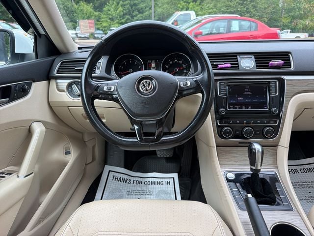 2017 Volkswagen Passat 1.8T SE w/Technology