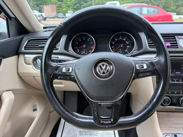 2017 Volkswagen Passat 1.8T SE w/Technology