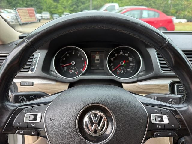 2017 Volkswagen Passat 1.8T SE w/Technology