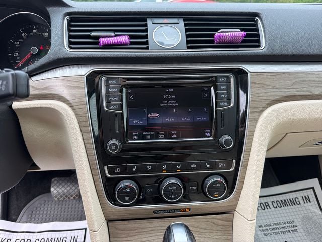 2017 Volkswagen Passat 1.8T SE w/Technology