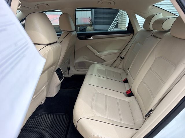 2017 Volkswagen Passat 1.8T SE w/Technology
