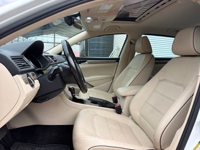 2017 Volkswagen Passat 1.8T SE w/Technology